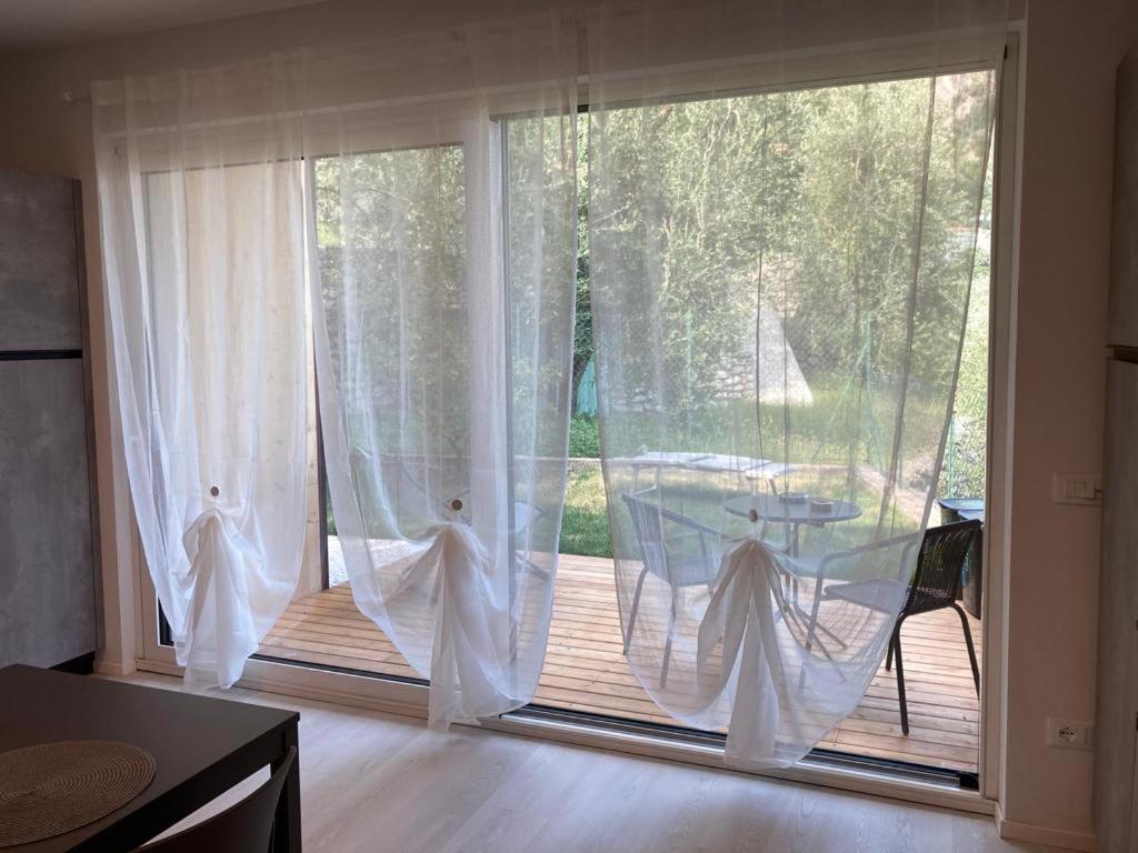 La Casa Sul Lago Apartments - Lemon Tree Apartment Лимоне-суль-Гарда Экстерьер фото