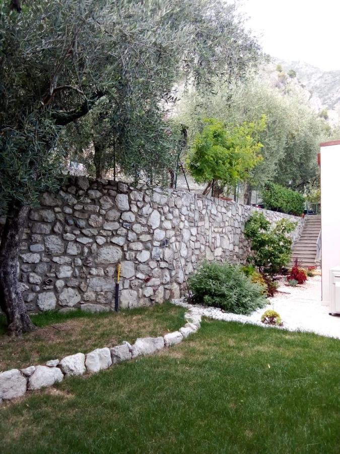 La Casa Sul Lago Apartments - Lemon Tree Apartment Лимоне-суль-Гарда Экстерьер фото